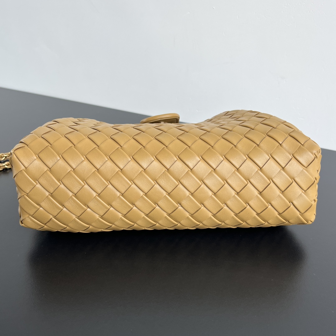 Teen Lauren 1980 Padded Intrecciato Leather Clutch With Chain Apricot